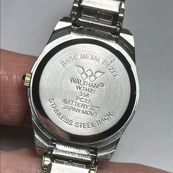 Ladies Waltham Quartz Watch - gold and silver tones - Picture 9 of 12